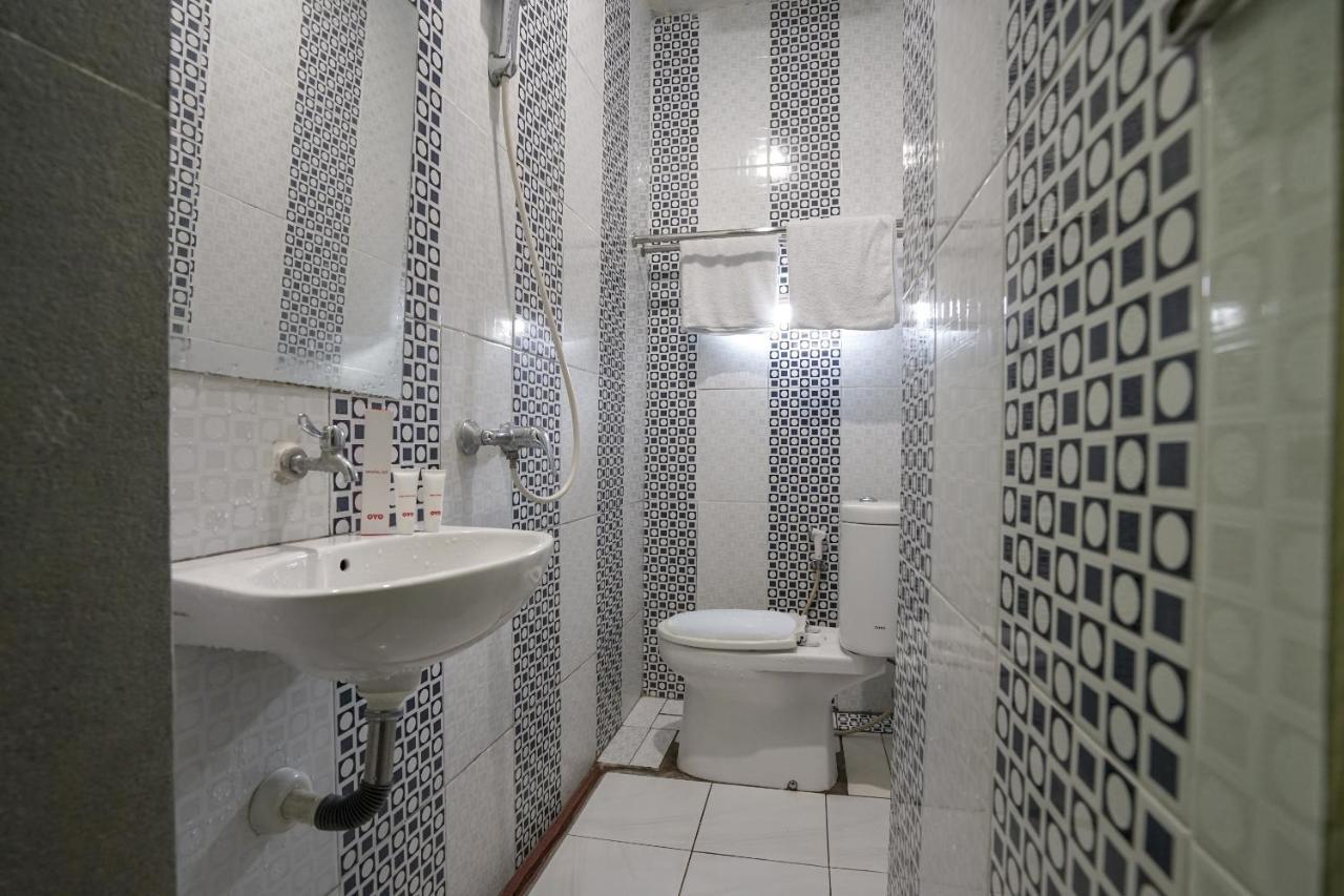 Oyo 1495 Hotel Lendosis Palembang Exteriör bild
