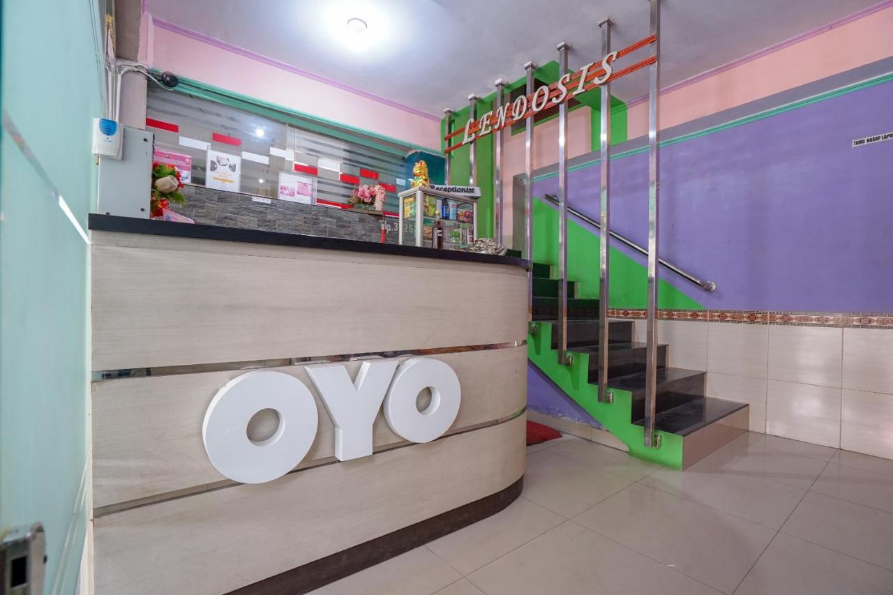Oyo 1495 Hotel Lendosis Palembang Exteriör bild