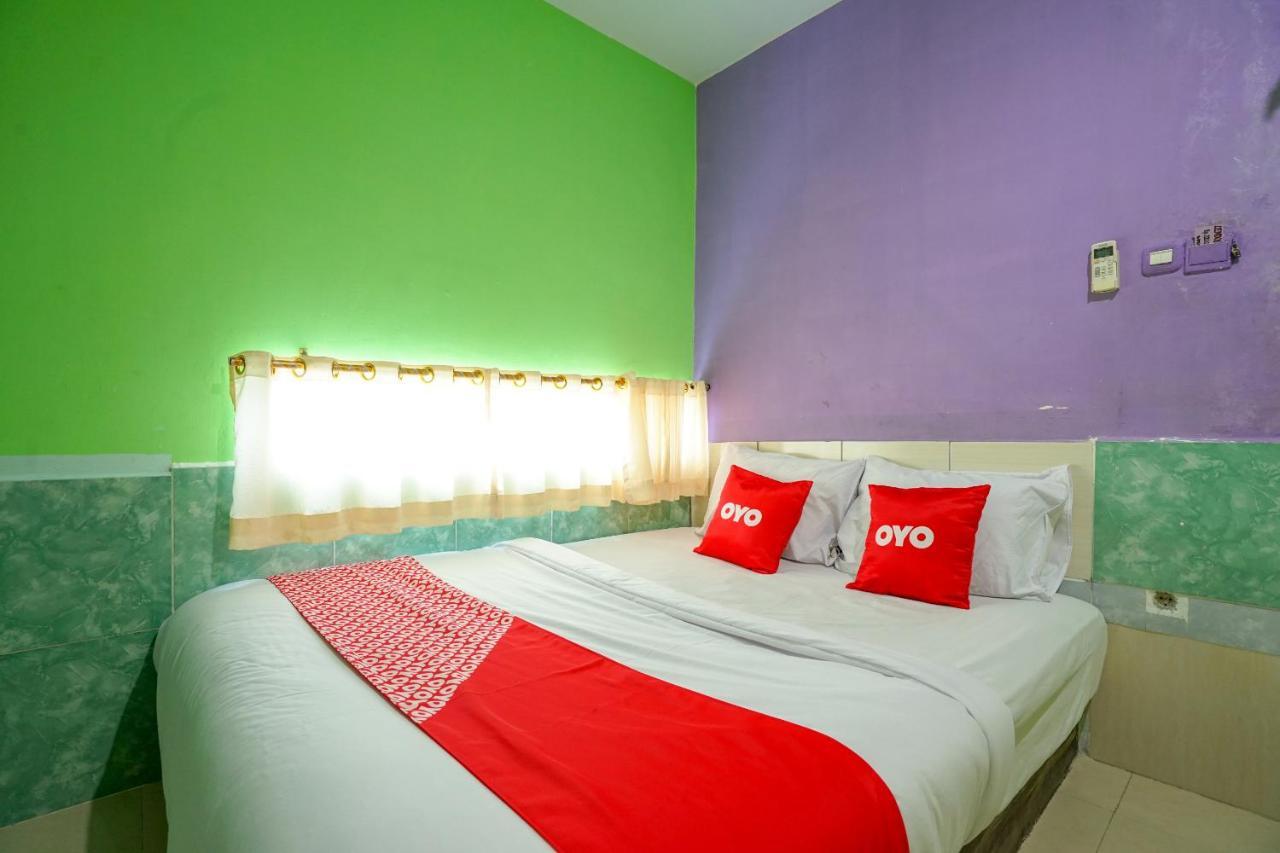 Oyo 1495 Hotel Lendosis Palembang Exteriör bild