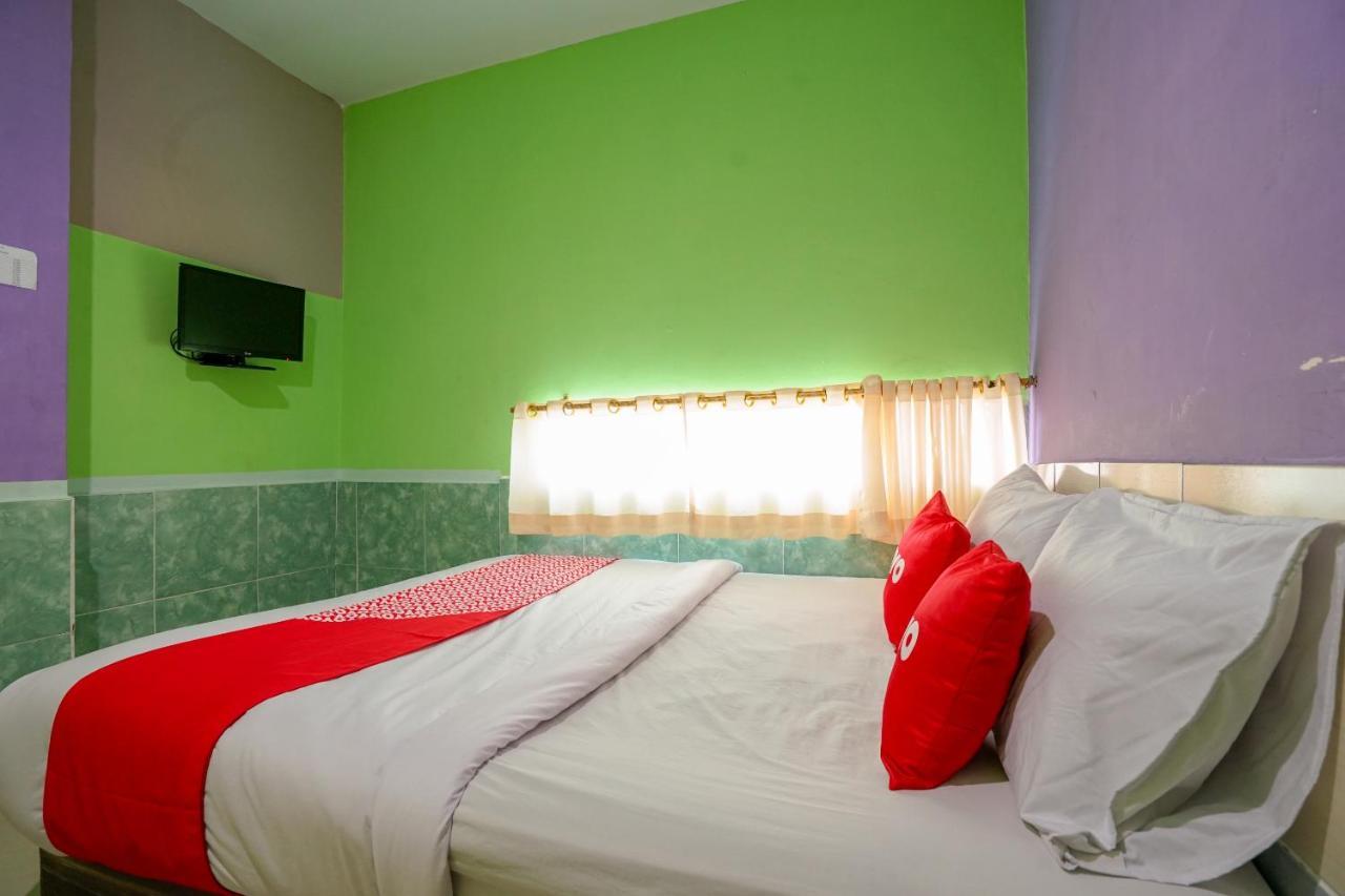 Oyo 1495 Hotel Lendosis Palembang Exteriör bild