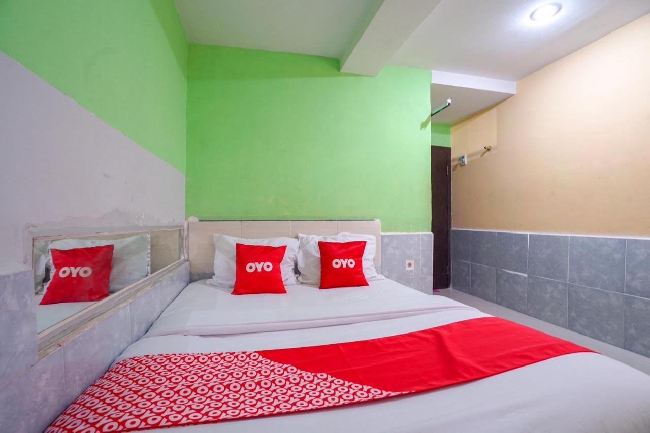 Oyo 1495 Hotel Lendosis Palembang Exteriör bild