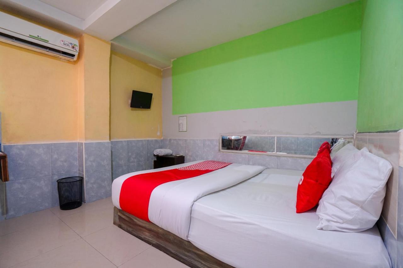 Oyo 1495 Hotel Lendosis Palembang Exteriör bild