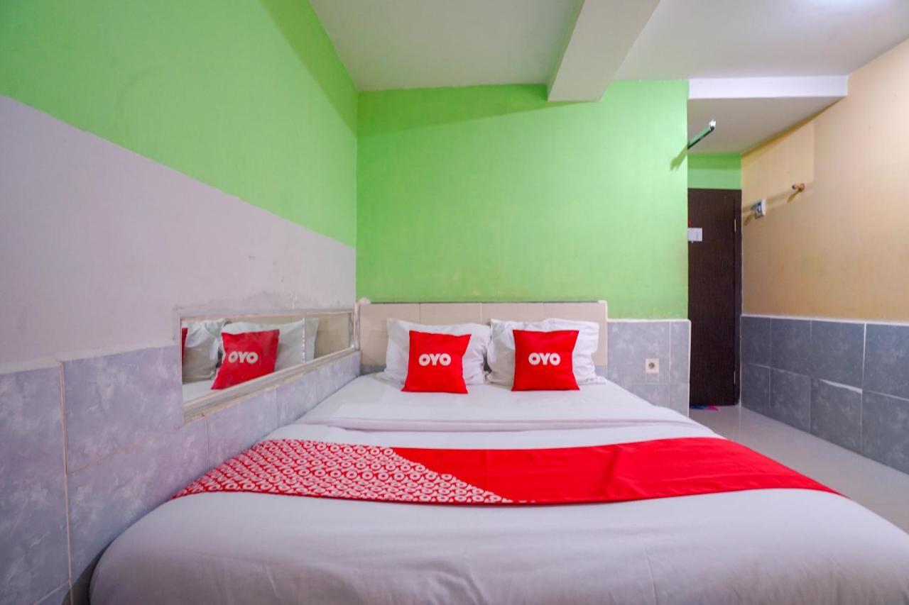Oyo 1495 Hotel Lendosis Palembang Exteriör bild