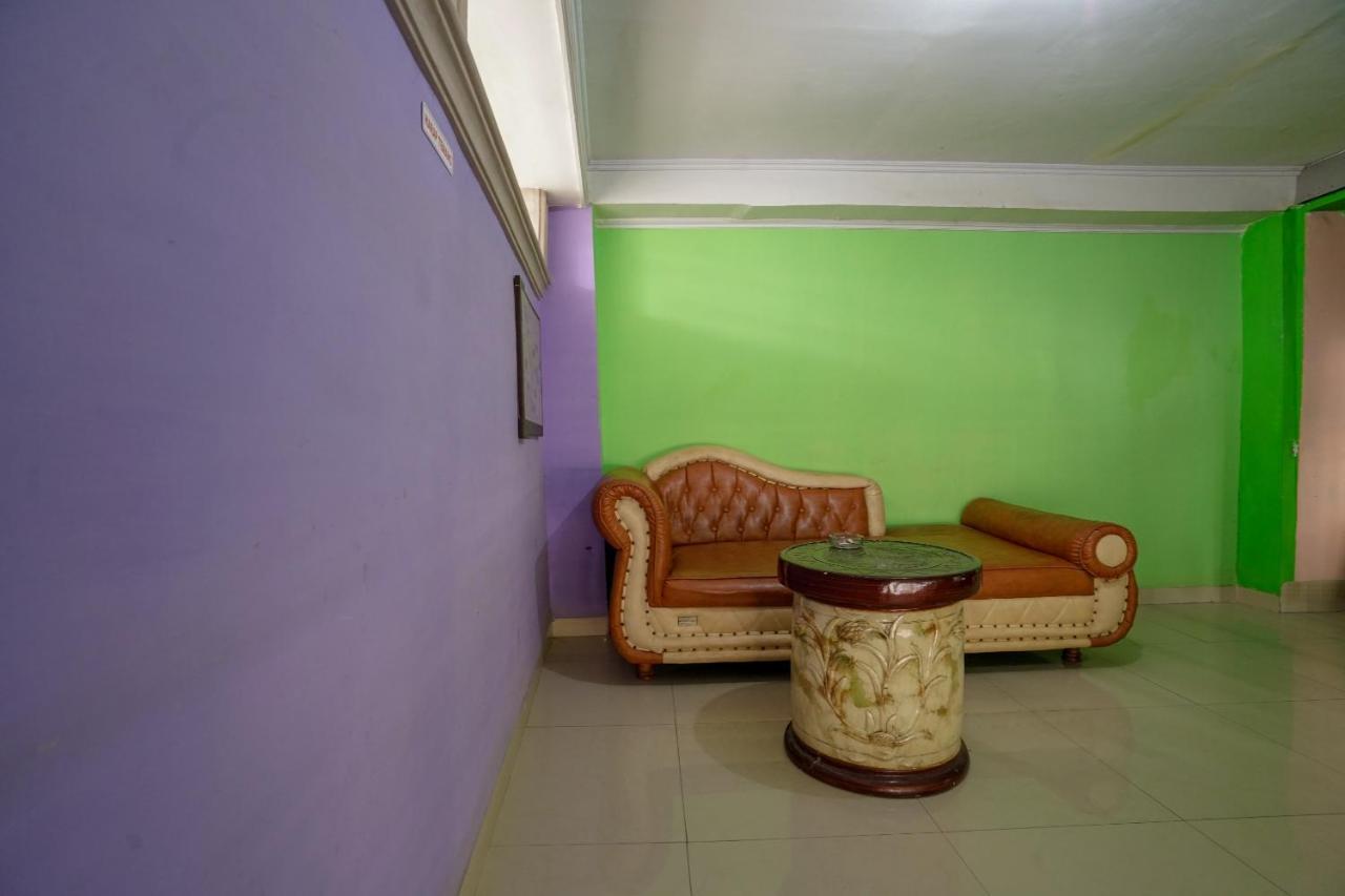 Oyo 1495 Hotel Lendosis Palembang Exteriör bild