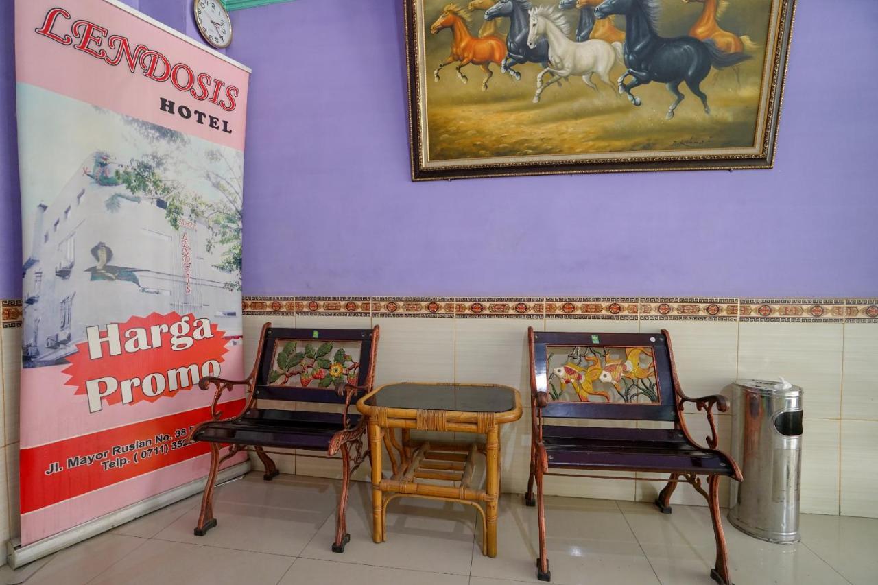 Oyo 1495 Hotel Lendosis Palembang Exteriör bild